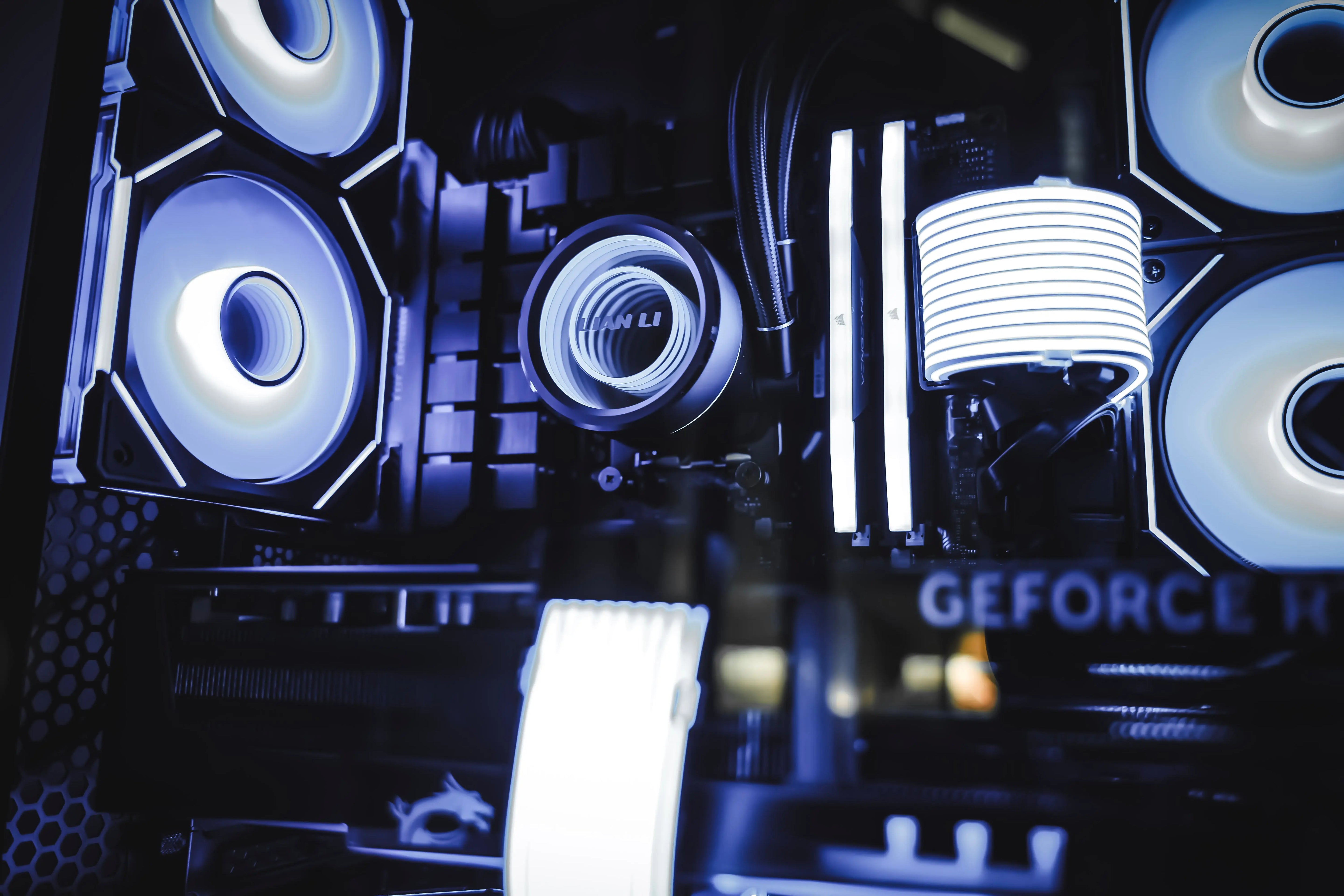 Ragnarök 2.0 Lian Li Edition - RTX 5090 / Ryzen 7 9800X3D - Nordic Computing Systems