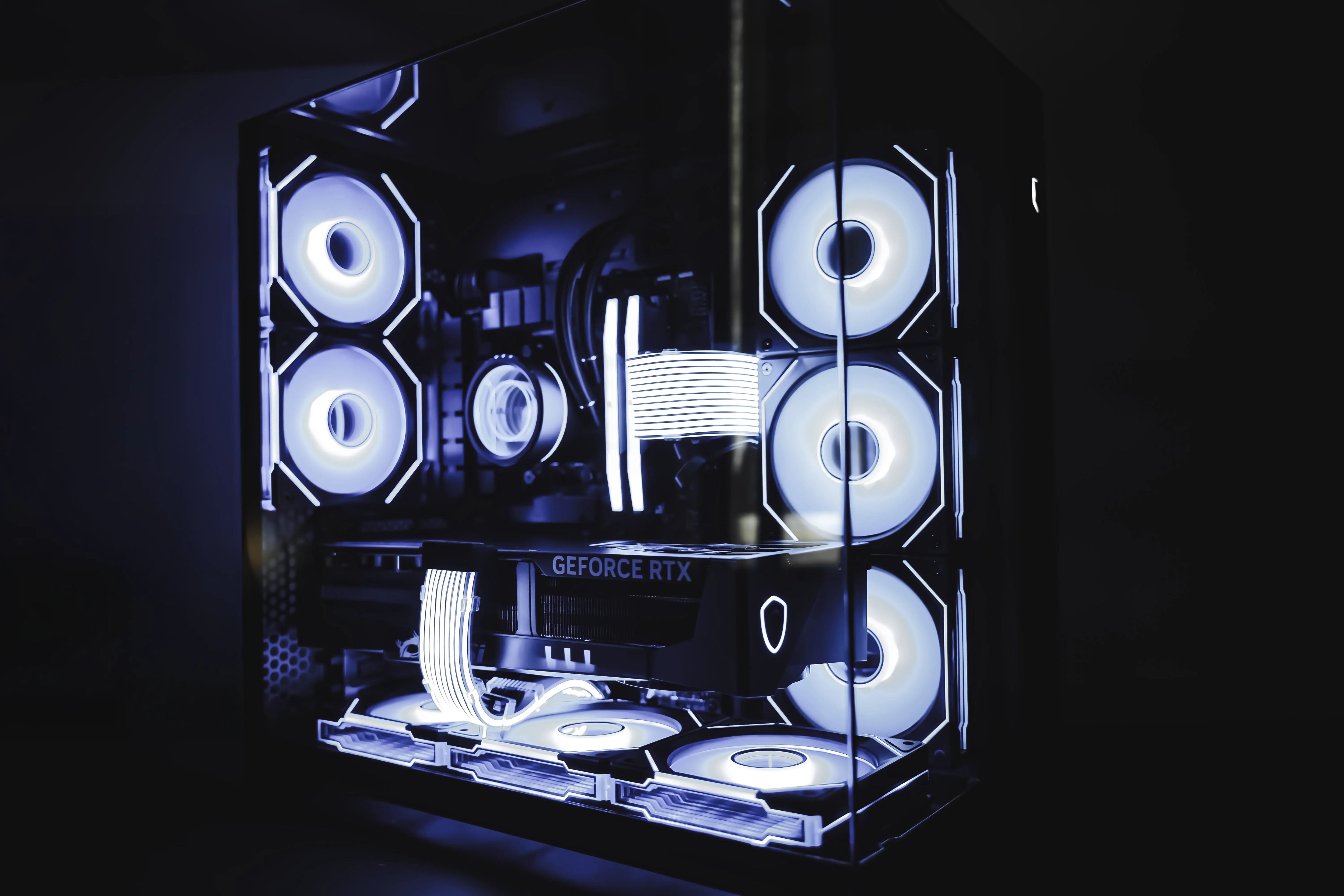 Ragnarök 2.0 Lian Li Edition - RTX 5090 / Ryzen 7 9800X3D - Nordic Computing Systems
